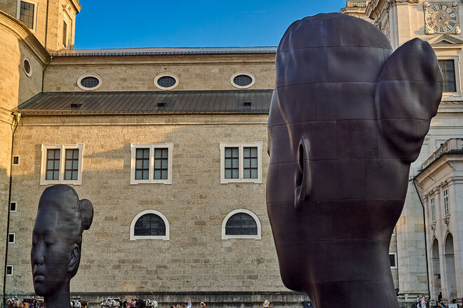 Secret Garden v. Jaume Plensa