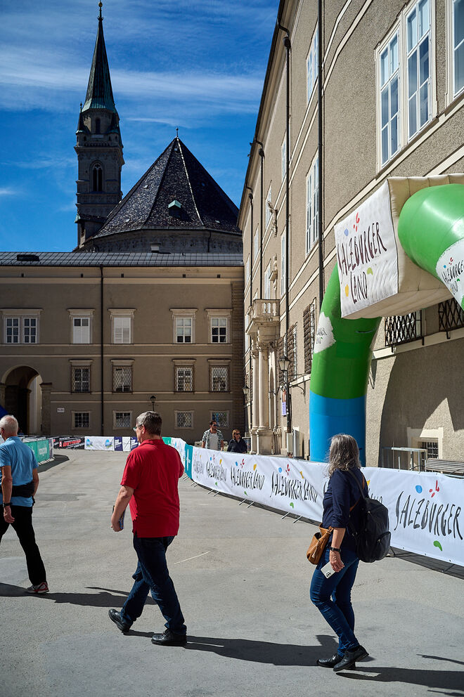 Über den Domplatz wandern 2