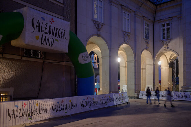 Über den Domplatz wandern
