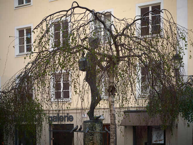 Papageno auf dem gleichnamigen Brunnen