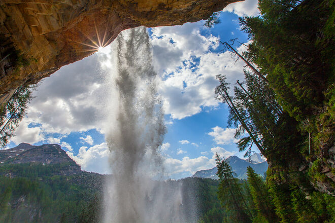 Frische Abkühlung am Johannes Wasserfall