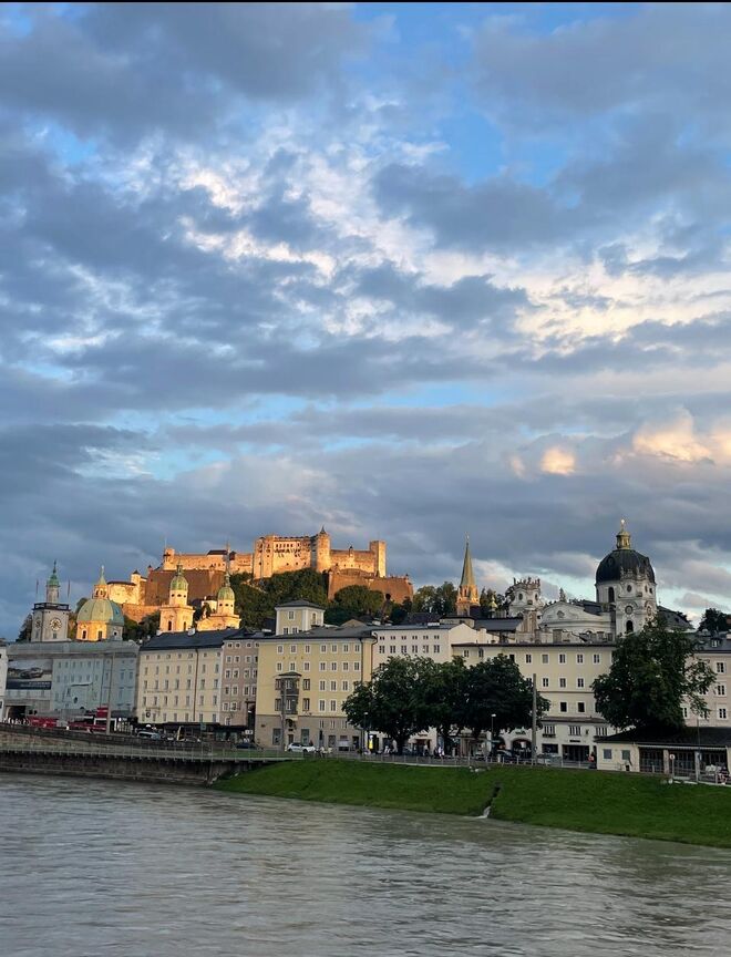 Die Festung fängt die letzten Sonnenstrahlen ein