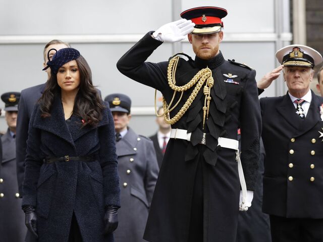 Doch schon bald nach der Hochzeit wendete sich das Blatt: immer kritischer wurde die Berichterstattung rund um die frischgebackene Herzogin.