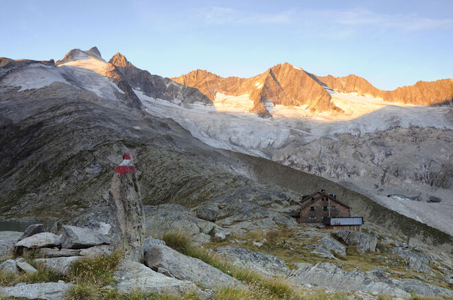 Zittauer Hütte im Morgenlicht