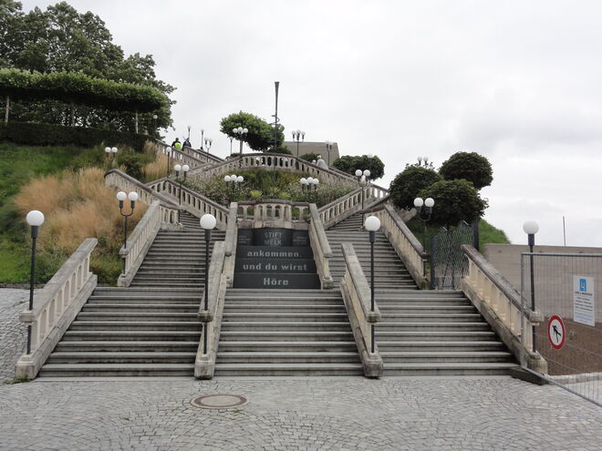 eine imposante Stiege