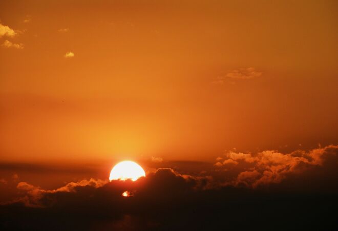 Sonnenuntergang in Rot-Orange