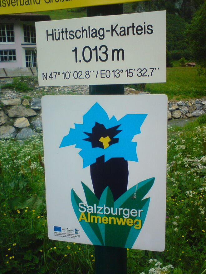 Griaßt'eich alle mitanoanda !