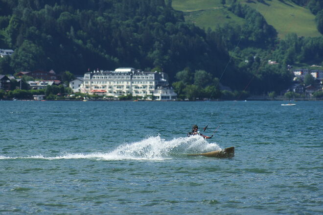 Kitesurfer am Zeller See