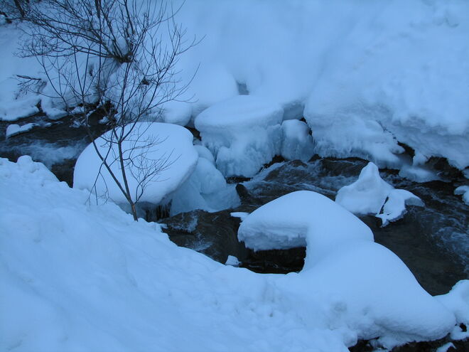 Eisiges Wasser