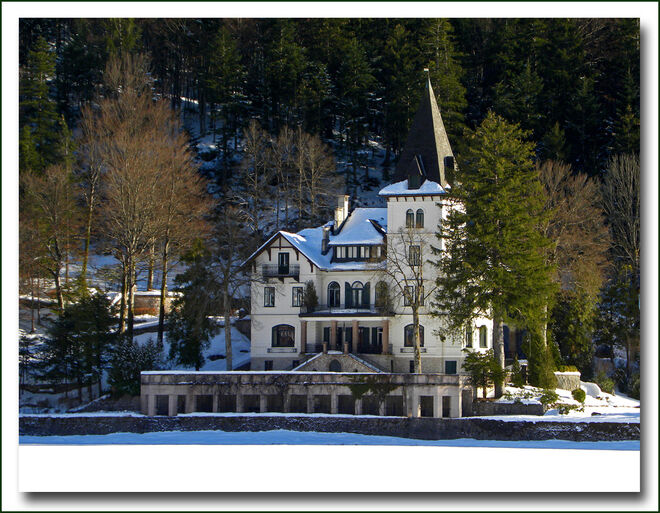 Villa Castiglioni am zugefrorenen Grundlsee