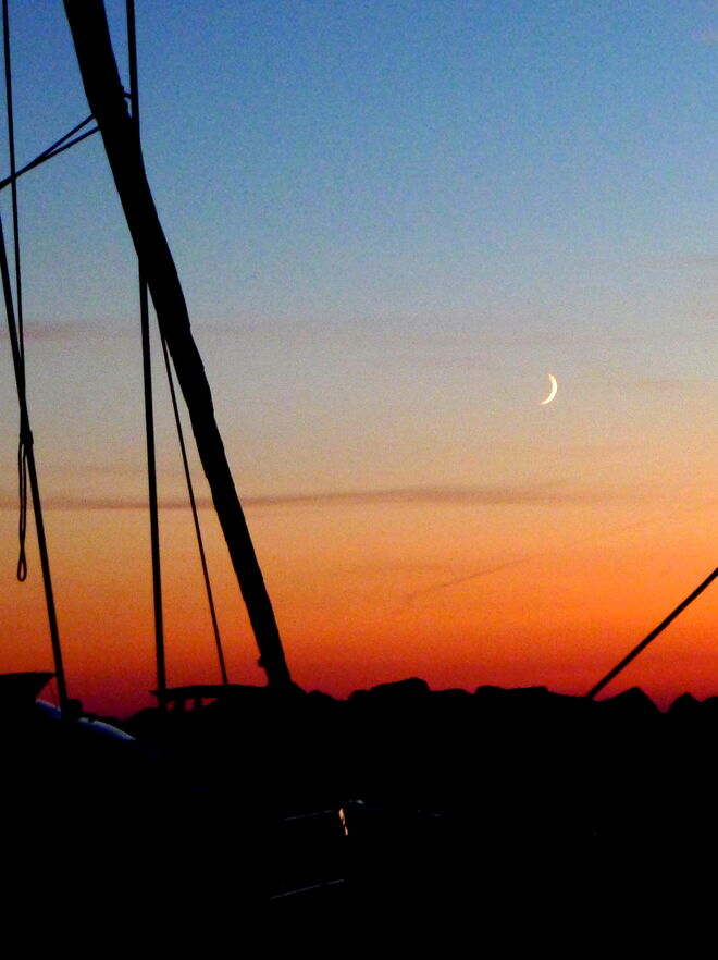 Eine dünne Scheibe Mond