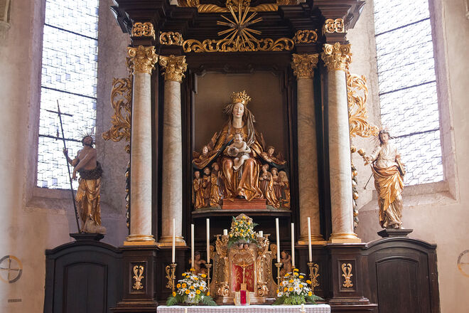 Die Wallfahrtskirche Frauenstein, OÖ mit der Schutzmantelmadonna