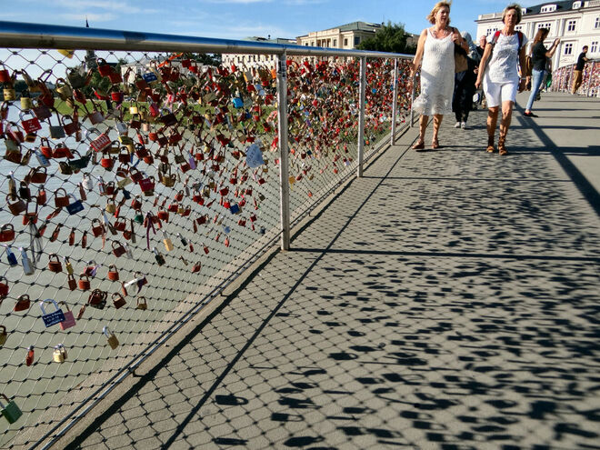 schlösser auf der brücke