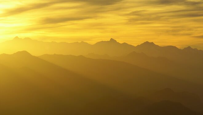 Goldener Abendhimmel