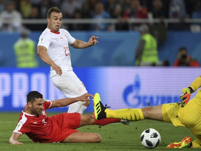 2:1 für die Schweiz – Xherdan „Zauberwürfel“ Shaqiri trifft in der 90. Minute gegen Serbien.