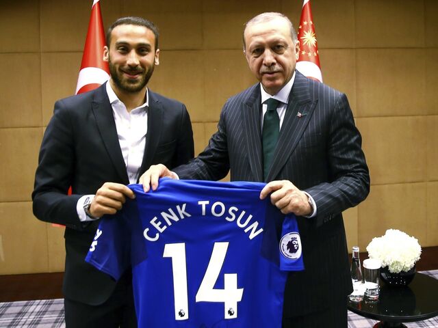 Auch er hat ein Leiberl beim Präsidenten: Cenk Tosun (FC Everton).