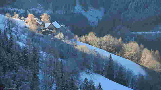 Bergbauernhof im Morgenlicht
