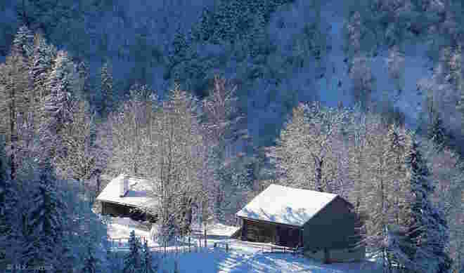 Kleines Anwesen in der Wintersonne
