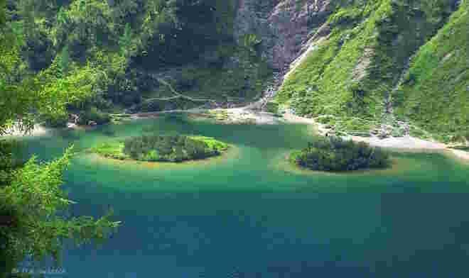 "Karibikinseln" im Bergsee