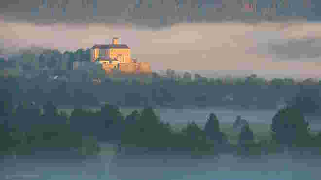 Schloss im Licht der Morgensonne