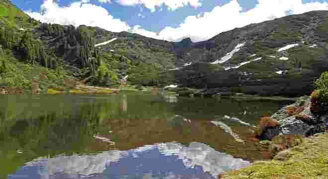 Zu Sommerbeginn am Bergsee