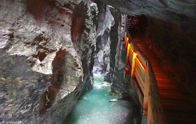 Am Weg durch die Klamm