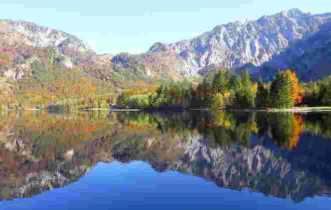 Ein sonniger Herbsttag am See