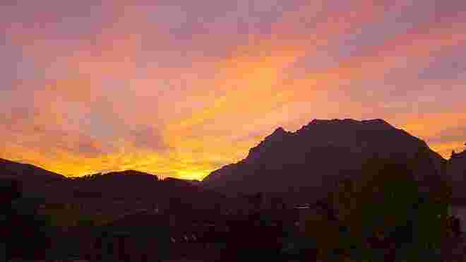 Flammender Abendhimmel