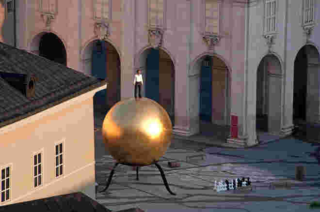 "Sphaera" v. Stephan Balkenhol