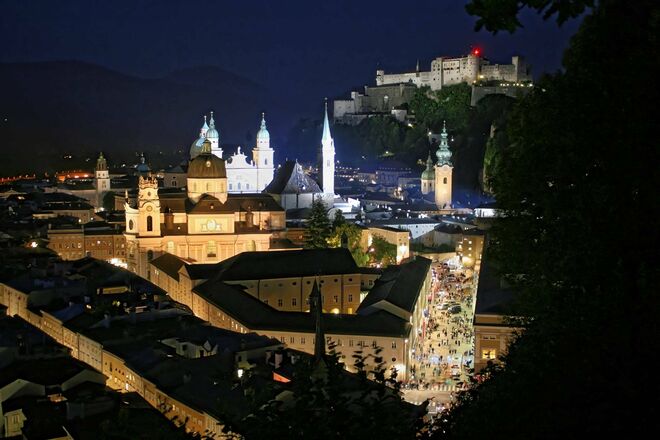 Der Festspielbezirk vom Mönchsberg aus fotografiert...
