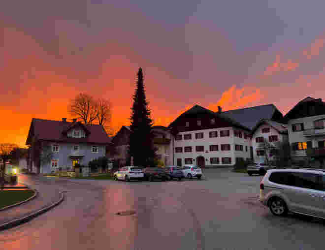 Regnerischer Sonnenuntergang in Köstendorf am 28.03.24