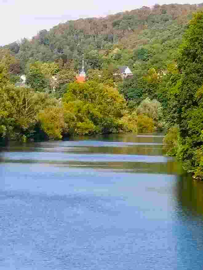 Die Lahn: idyllischer Fluss (3)