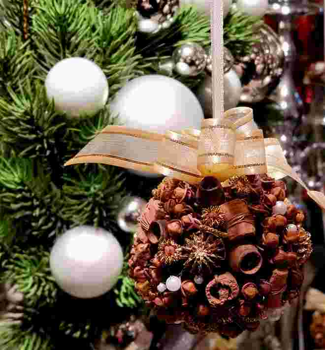 Weihnachtlich duftende Gewürzkugel 
