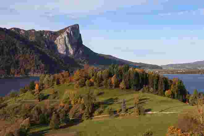 Herbstlandschaft mit Drachenwand 