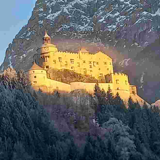 Burg Hohenwerfen in der Morgensonne