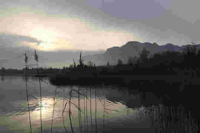 Still ist's geworden am See...