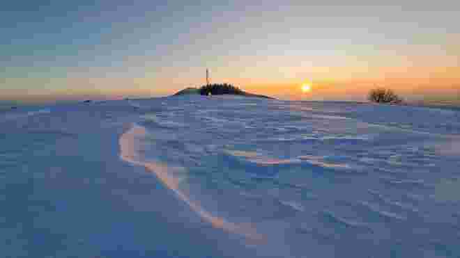 arktisch kalter Sonnenuntergang 