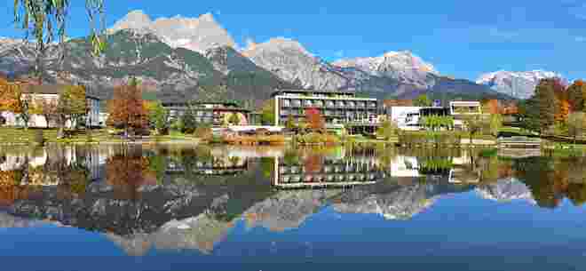Herbstliche Spiegelung am Ritzensee