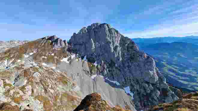Der wuchtige Hochthron