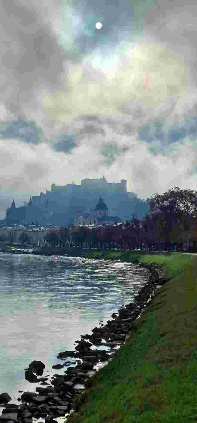 Festung im Morgennebel
