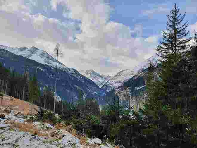 an der Nordseite hält sich der Schnee noch