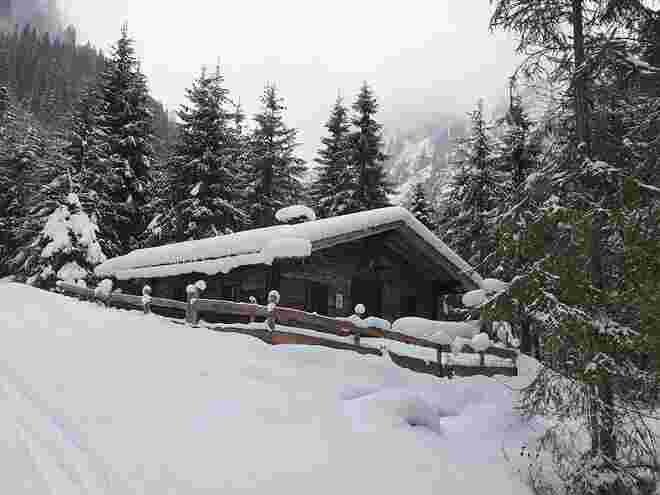 noch verschneit