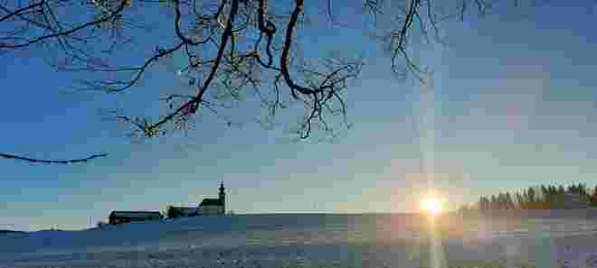 Die Wintersonne geht unter