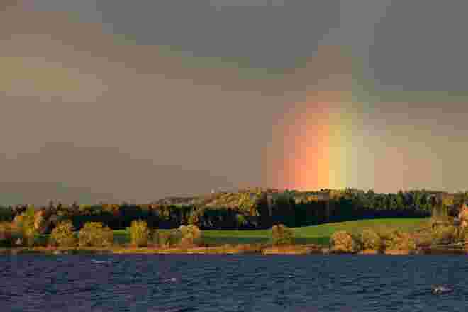 Regenbogen am See