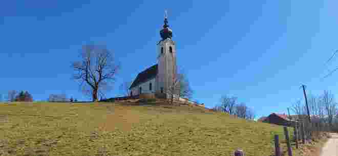 Kirche ohne Uhr