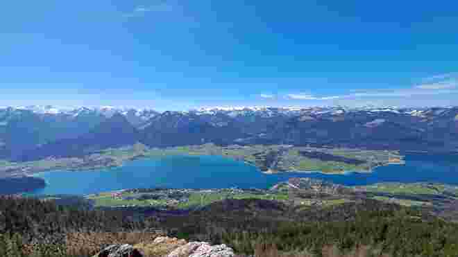 Weiter Blick auf den Wolfgangsee 