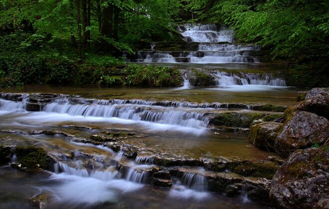 Idyllischer  Wasserfall 