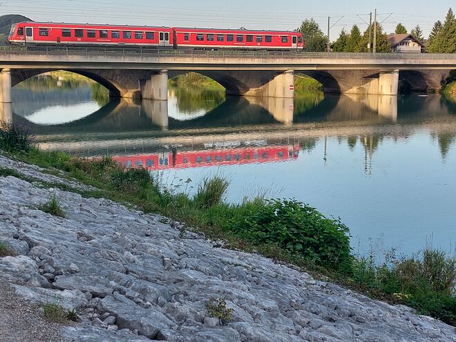 Spiegelbild bei der Saalachbrücke