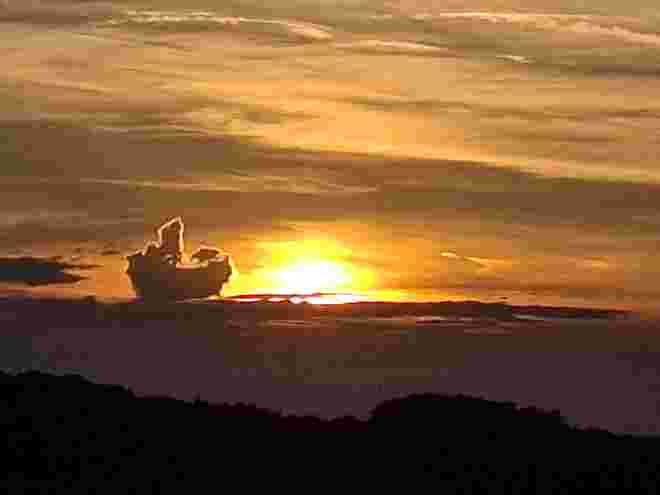 Segeln in den Sonnenuntergang
