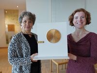 Warum die feministische Autorin Mareike Fallwickl einer Kirche hilft, Geld zu sammeln